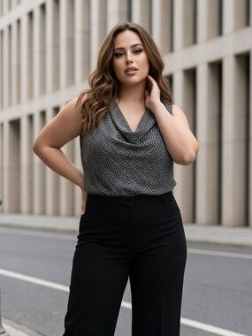Addition Elle Black & White Zigzag V-Neck Sleeveless Top like size L-XL